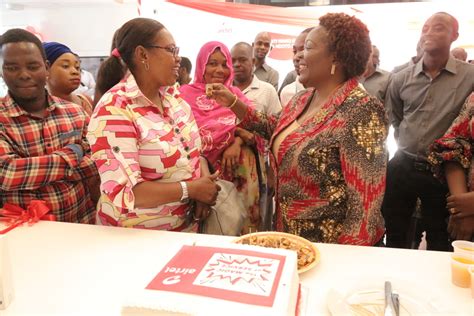 KEKI YANOGESHA WIKI YA HUDUMA KWA WATEJA.